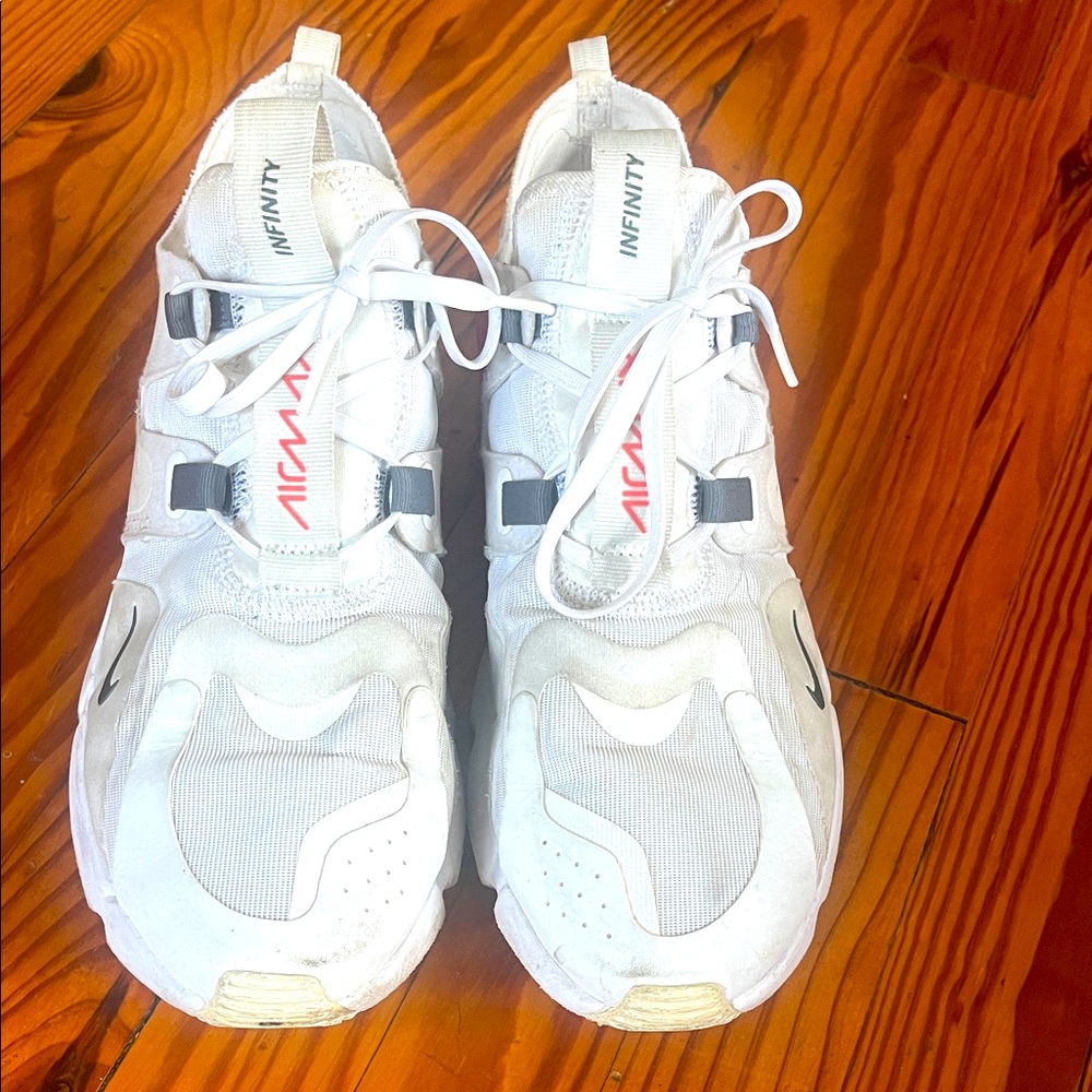 Pre loved Nike Air Max Infinity. Size 10.5